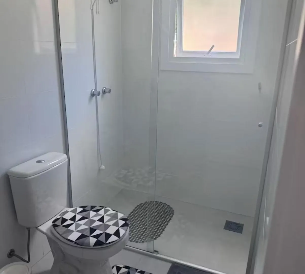 Suites De Padua - Quartos Com Banheiro Privativo Em Casa Ampla E Moderna Em Santo Antonio De Lisboa - Florianopolis - Sc - Br