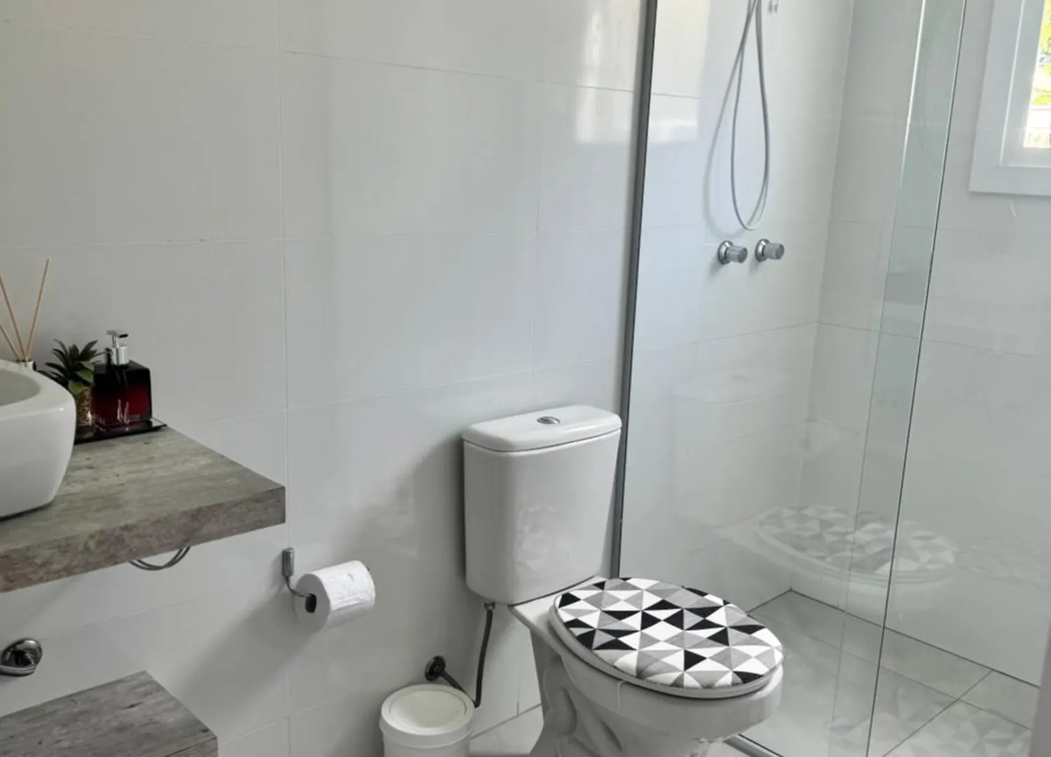 Suites De Padua - Quartos Com Banheiro Privativo Em Casa Ampla E Moderna Em Santo Antonio De Lisboa - Florianopolis - Sc - Br