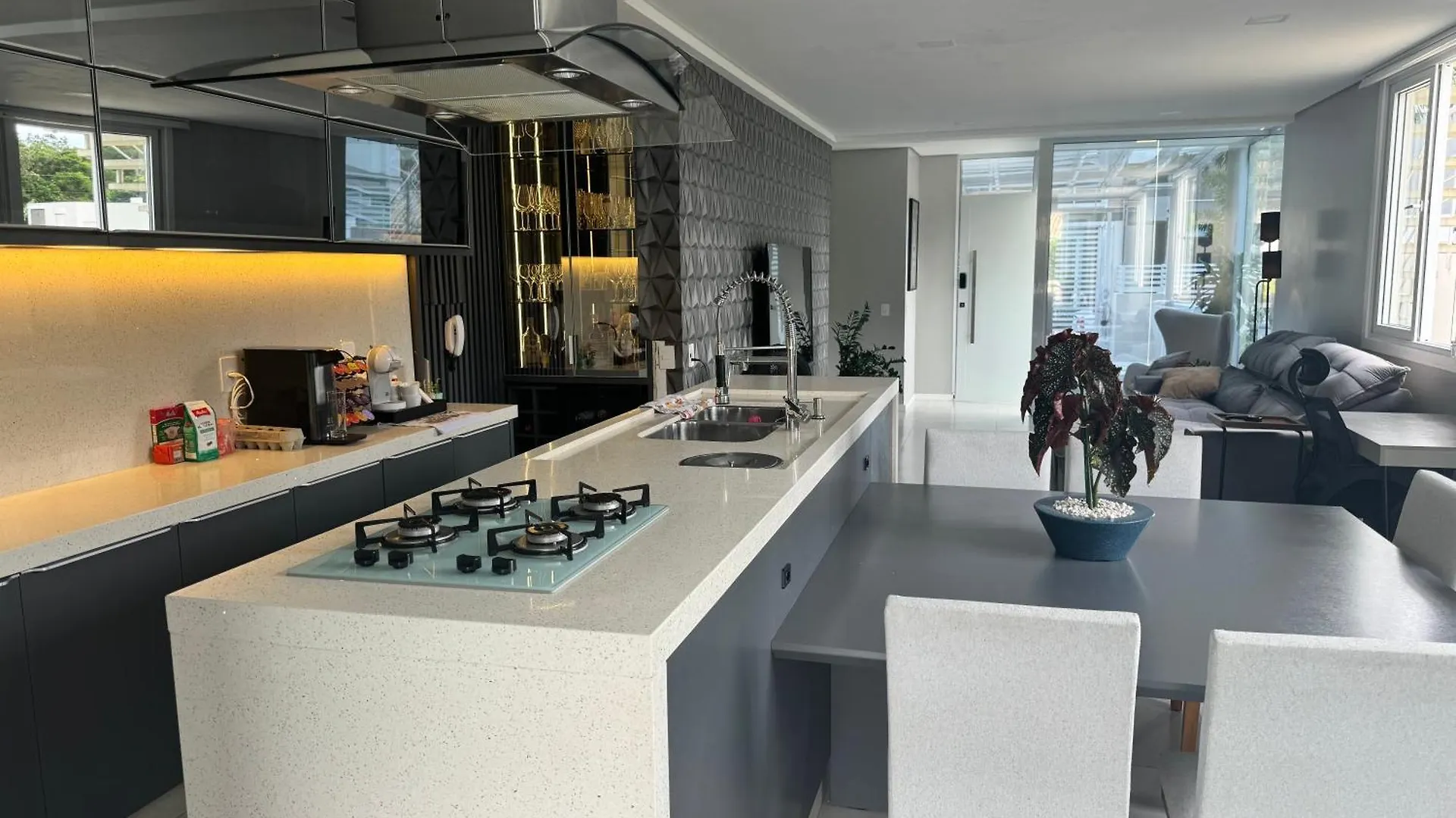 Homestay Suites De Padua - Quartos Com Banheiro Privativo Em Casa Ampla E Moderna Em Santo Antonio De Lisboa - Florianopolis - Sc - Br