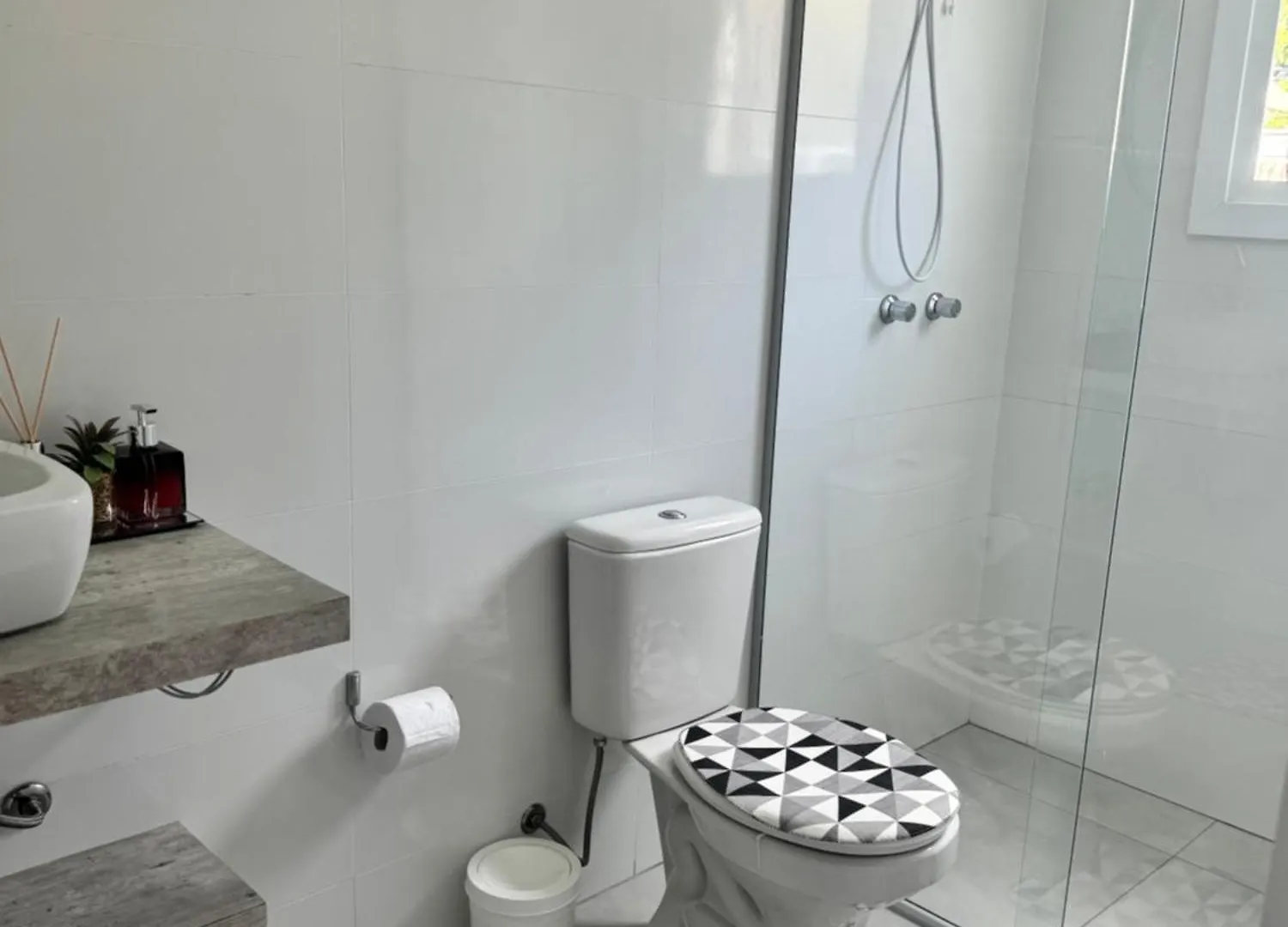 Homestay Suites De Padua - Quartos Com Banheiro Privativo Em Casa Ampla E Moderna Em Santo Antonio De Lisboa - Florianopolis - Sc - Br
