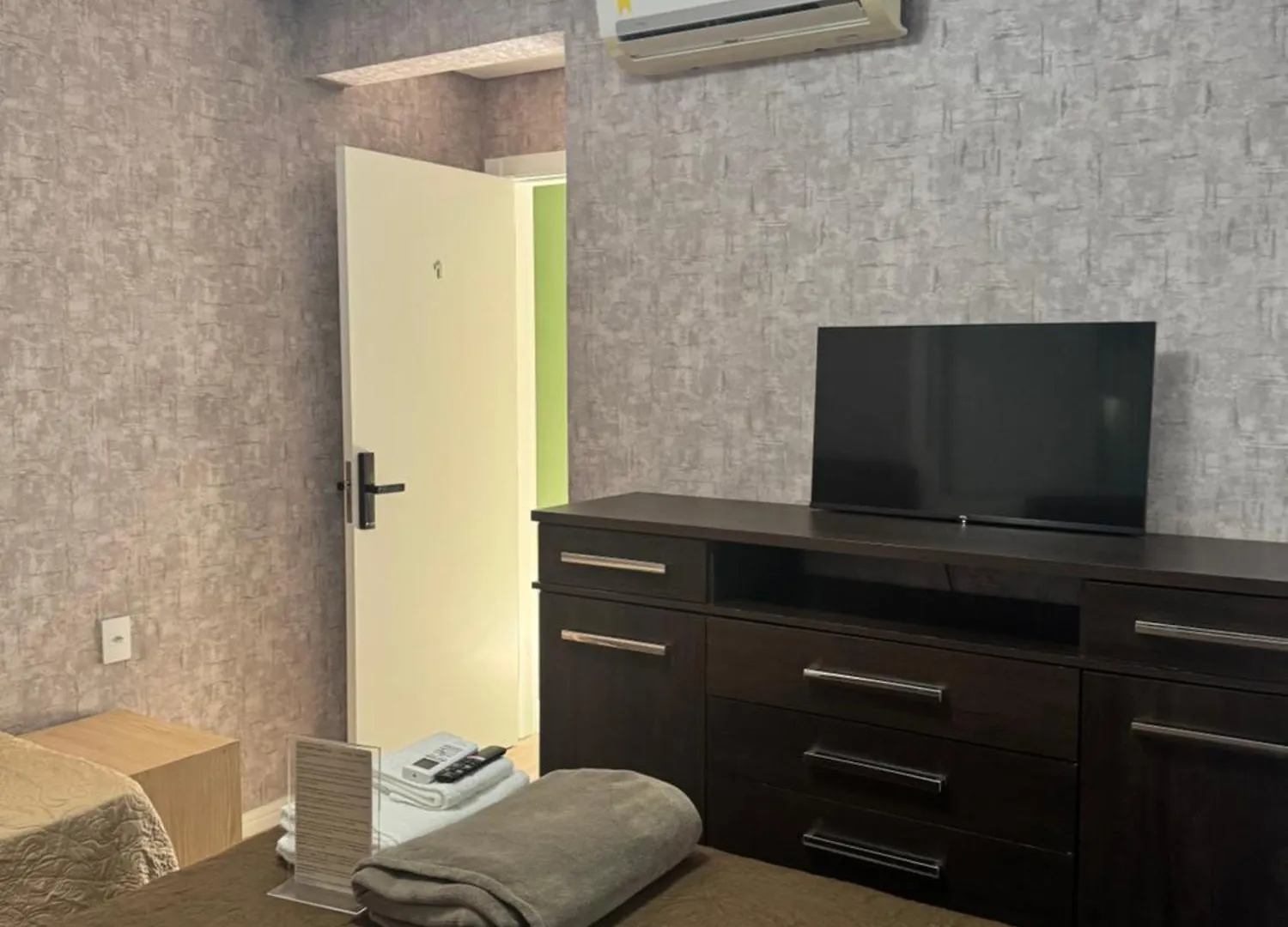 Suites De Padua - Quartos Com Banheiro Privativo Em Casa Ampla E Moderna Em Santo Antonio De Lisboa - Florianopolis - Sc - Br Brazil