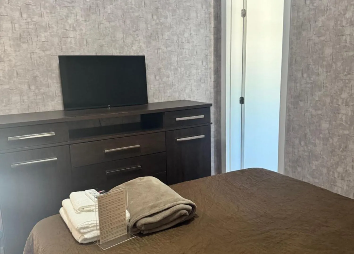 Suites De Padua - Quartos Com Banheiro Privativo Em Casa Ampla E Moderna Em Santo Antonio De Lisboa - Florianopolis - Sc - Br 0*,  Brazil